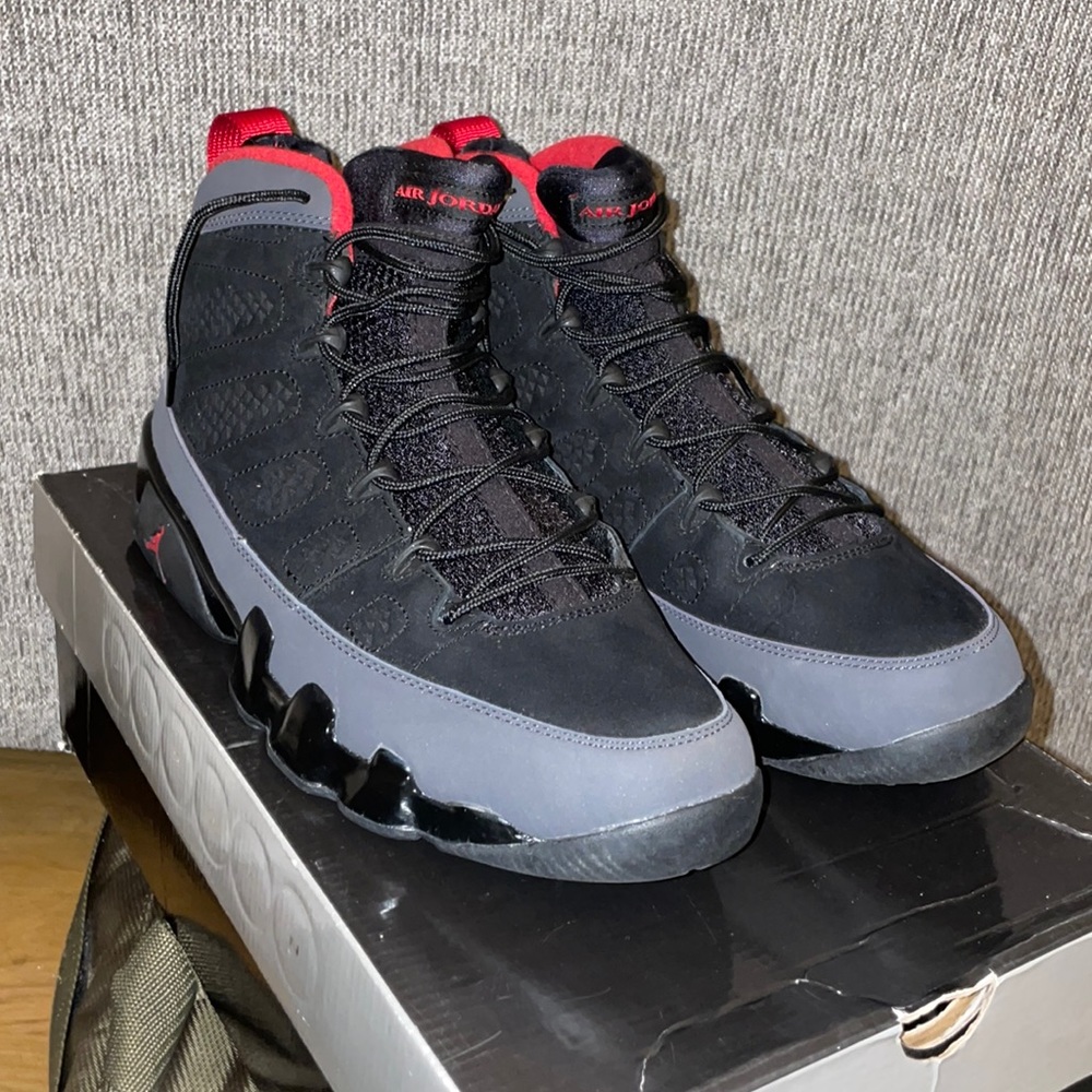 Worn 1x Jordan Retro Charcoal 9s 2010